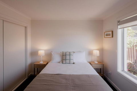 Modern Refurbished Unit In Charming Bellerive - Accommodation Yamba 3