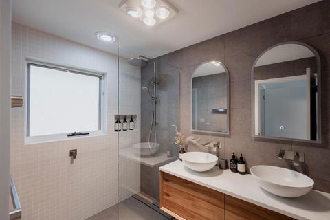 Modern Refurbished Unit In Charming Bellerive - Accommodation Yamba 1