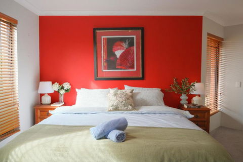 Modern Retro House Nr Airport 6Bedrooms Yard N Parking - Accommodation Yamba 1