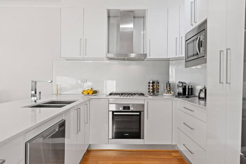 Modern Scarborough Townhouse - Accommodation Yamba 2