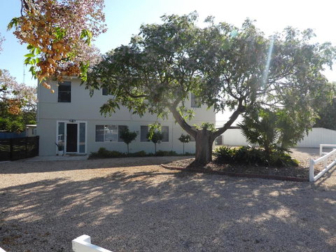 Moonta Bay Stylish Large Home 3 Min Walk From Beach And Jetty - Accommodation Yamba 2