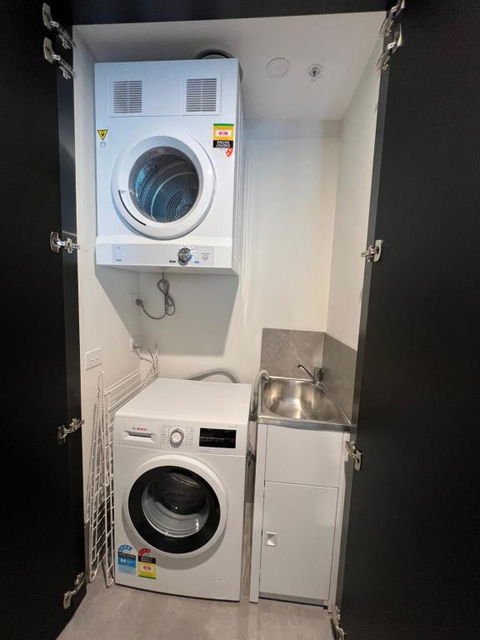 New Modern 1BR Apt Near Dickson - Accommodation Yamba 2
