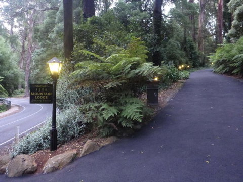 Mountain Lodge - Accommodation Yamba 3