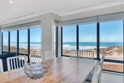 Nauticus - 82 Surfers Parade Middleton - BYO Linen - Accommodation Yamba 1