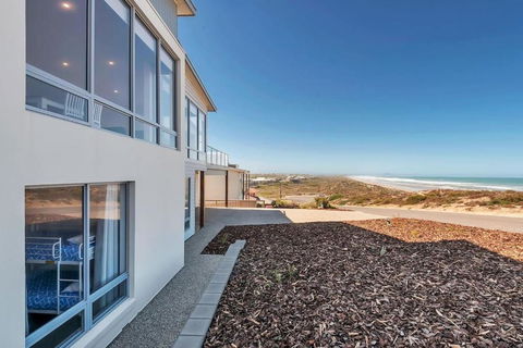 Nauticus - 82 Surfers Parade Middleton - BYO Linen - Accommodation Yamba 3