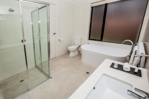 Neagles Retreat Villas - Accommodation Yamba 2