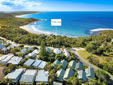 NEW Luxury Angourie Villa! Dream Location, WiFi ++ - Accommodation Yamba 1