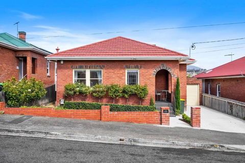 New Town Bungalow - A Leafy Family Haven - Accommodation Yamba 1