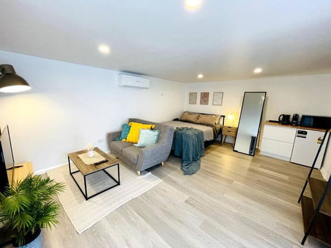 Newly Renovated Contemporary Private Studio Near Hobart CBD And Airport - Accommodation Yamba 0
