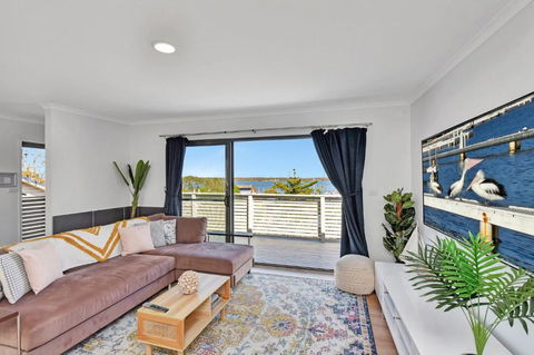 New Property Seabreeze Bungalow - Lakeview Sunset Delight At Sunshine On Lake Macquarie - Accommodation Yamba 2