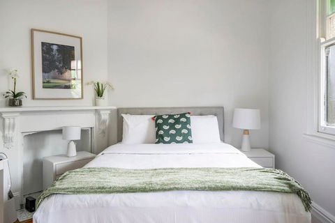 Newtown Nest - Chic Terrace Living Off King Street - Accommodation Yamba 1
