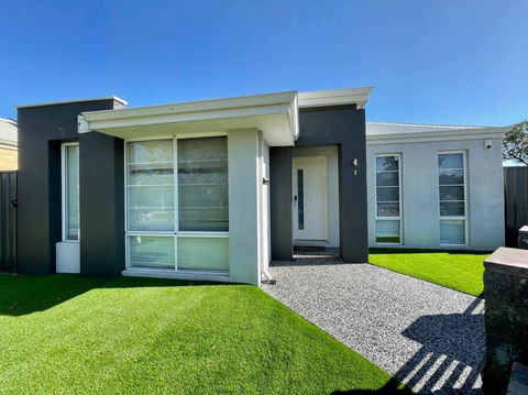 Nice And Neat House For Your Journey - Renovated - Accommodation Yamba 2