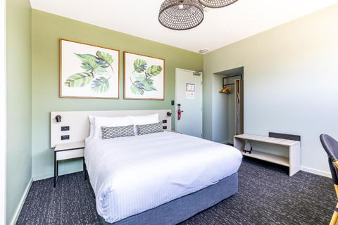 Nightcap At Commercial Hotel - Accommodation Yamba 2