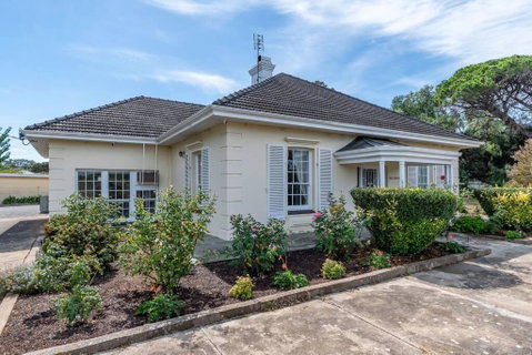 Normanville, Large Historic Three Bedroom Home - Accommodation Yamba 0