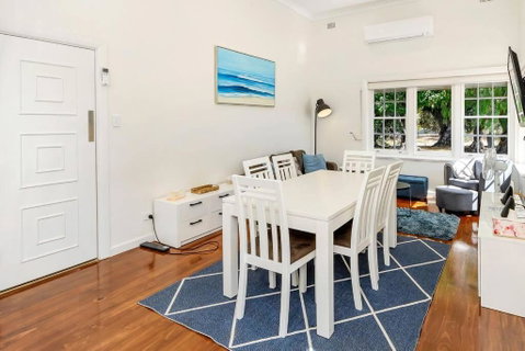 Normanville, Large Historic Three Bedroom Home - Accommodation Yamba 3