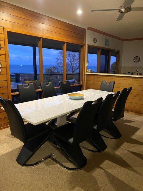 Ocean Blue KI. Absolute Ocean Front, Free WiFi - Accommodation Yamba 2