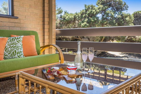 Ocean Close - Spacious Beach House - Accommodation Yamba 3