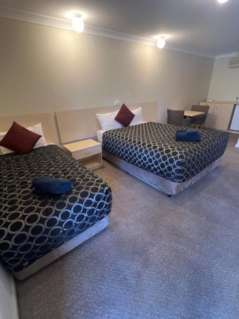 OVERLANDER MOTOR LODGE - Accommodation Yamba 2