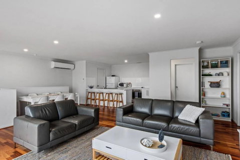 One Merino Panoramic Beach House Modern Sleeps 10 - Accommodation Yamba 2