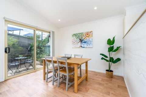 Peaceful 1BR Courtyard Unit In Quiet Dickson - Accommodation Yamba 1