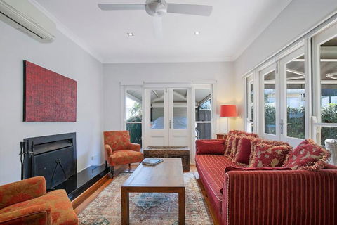 Paddington Cottage - A Classic Queenslander Stay - Accommodation Yamba 2