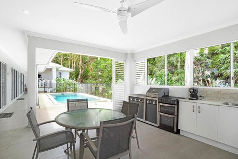Palm Cove Studio Apartments - Accommodation Yamba 2