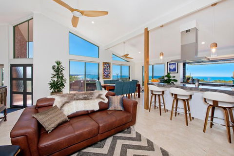 Panorama Beach House - Accommodation Yamba 2