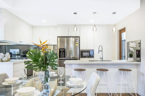 Park Avenue Townhouse Retreat Brisbane Sleeps 10 - Accommodation Yamba 1