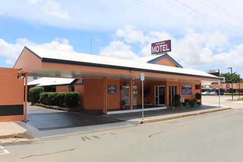 Parkside Motel Ayr - Accommodation Yamba 0