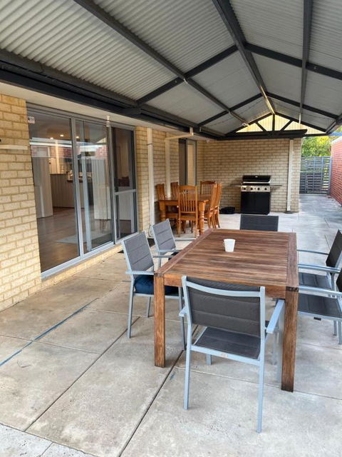 Parkside Pool Home In Aubin Grove - Accommodation Yamba 3
