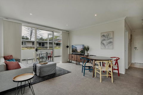 Peaceful 1-Bed Apartment Close To Lonsdale St - Accommodation Yamba 0