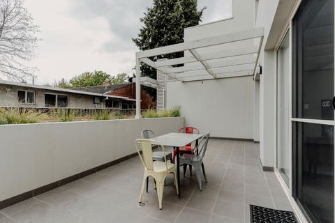 Peaceful 1-Bed Apartment Close To Lonsdale St - Accommodation Yamba 3