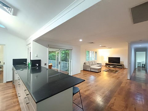 Peaceful Room In Modern Baulkham Hills Home - BH3 - Accommodation Yamba 1