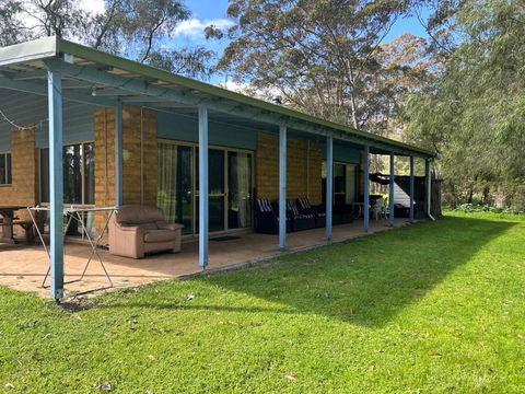 Peacock - Accommodation Yamba 2