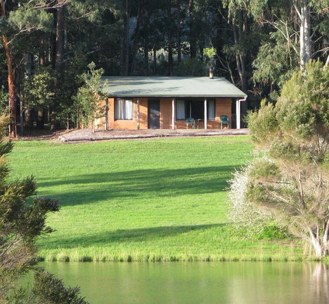 Pemberton Lake View Chalets - Accommodation Yamba 0