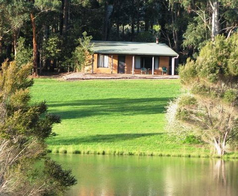 Pemberton Lake View Chalets - Accommodation Yamba 3