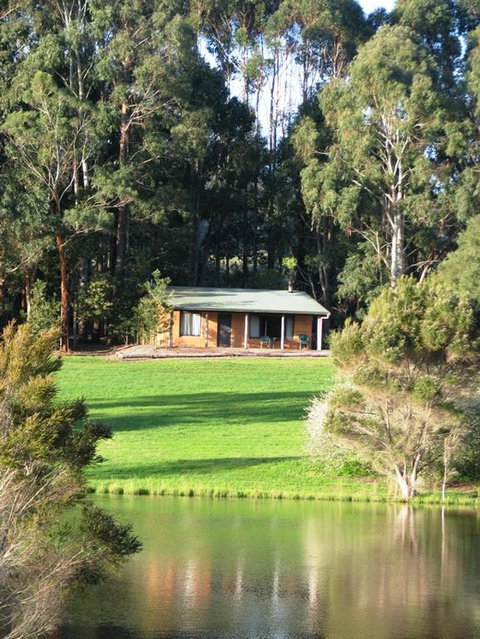 Pemberton Lake View Chalets - Accommodation Yamba 2