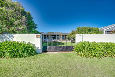 Peaceful Seaside Cottage - Accommodation Yamba 0