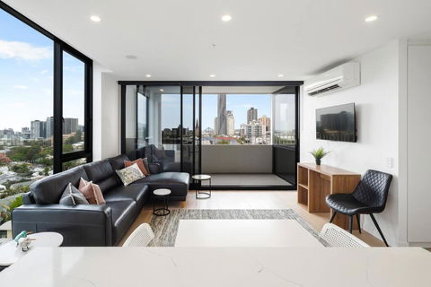 Perfect Haven In Spring Hill 2B1B And Parking - Accommodation Yamba 0