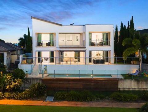 Perfect Summer Lake House - Accommodation Yamba 0