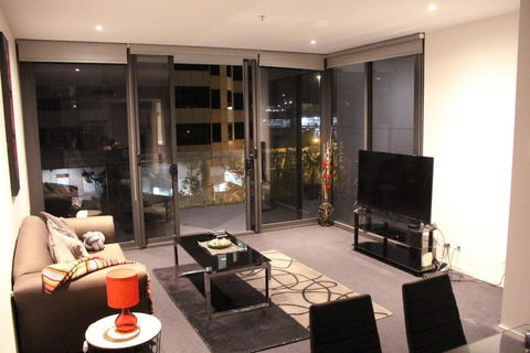 Perfectly Located Modern Apartment - Canberra CBD - Accommodation Yamba 1
