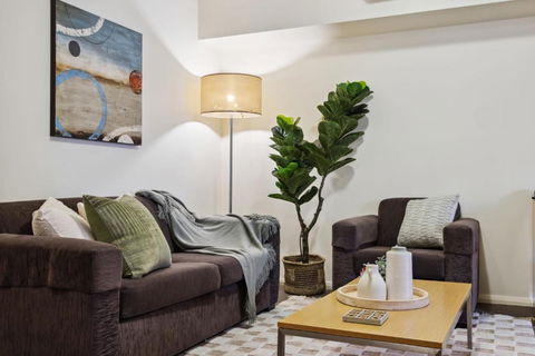 Perth Picture Perfect 1 BDR - Accommodation Yamba 0