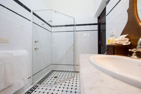 Petersons Armidale Winery And Guesthouse - Accommodation Yamba 3