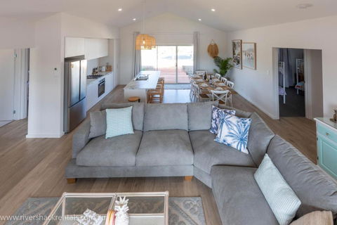 Pina Colada Shack-40 Marina Way - Accommodation Yamba 2