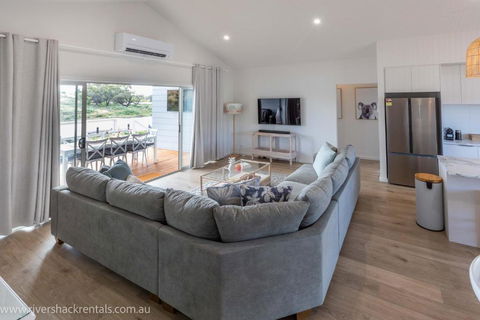 Pina Colada Shack-40 Marina Way - Accommodation Yamba 1