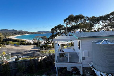 PIPI SHACK - Iconic Waterfront Shack Binalong Bay - Accommodation Yamba 0