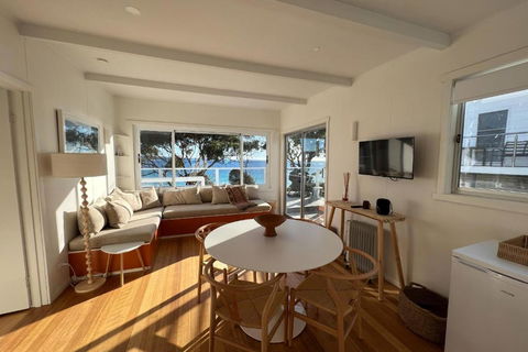 PIPI SHACK - Iconic Waterfront Shack Binalong Bay - Accommodation Yamba 2