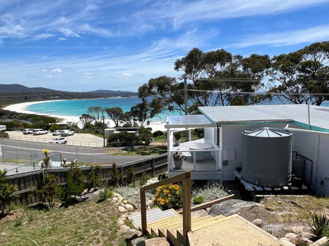 PIPI SHACK - Iconic Waterfront Shack Binalong Bay - Accommodation Yamba 1
