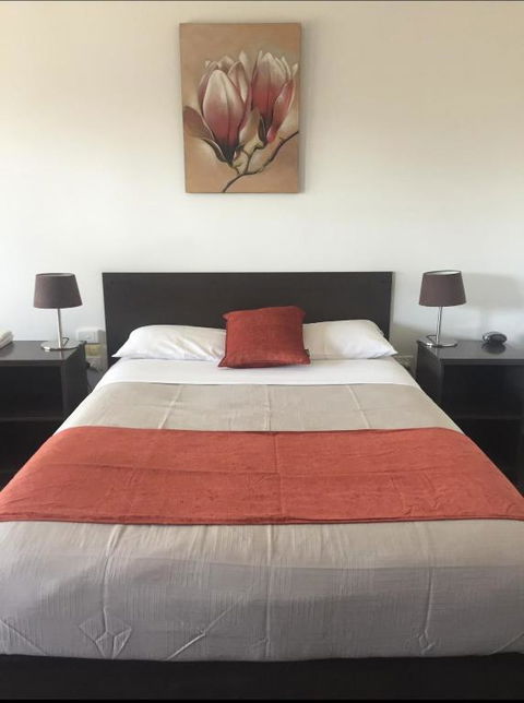 Ploughmans Motor Inn - Accommodation Yamba 2
