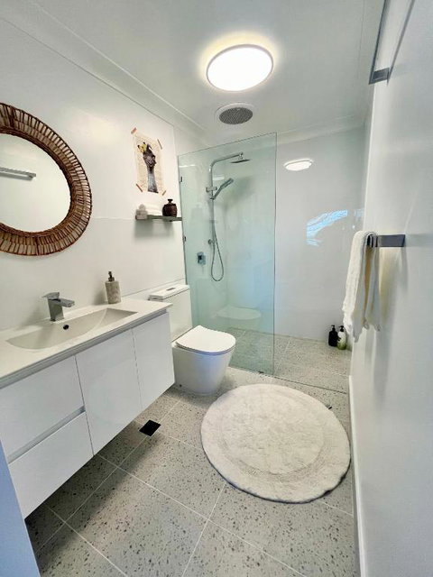 Point Clare - Relax And Unwind - Greenery & Birdsongs - Accommodation Yamba 2
